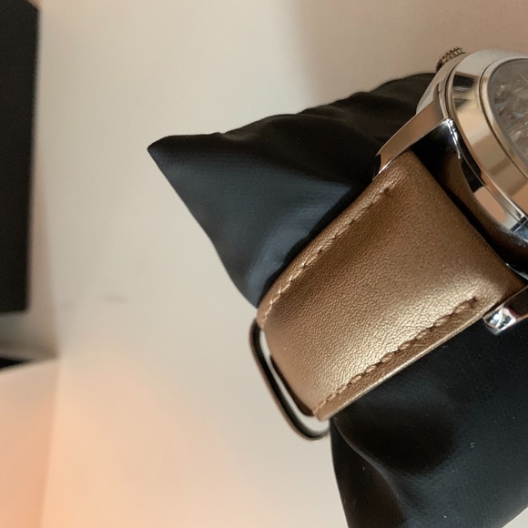 DKNY New never been worn watch with crystal face - Picture 7 of 8